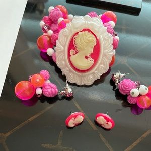 Tarina Tarantino bracelet and earrings cameo